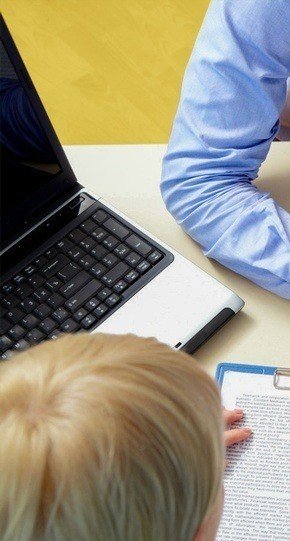 image-divider-consult-laptop